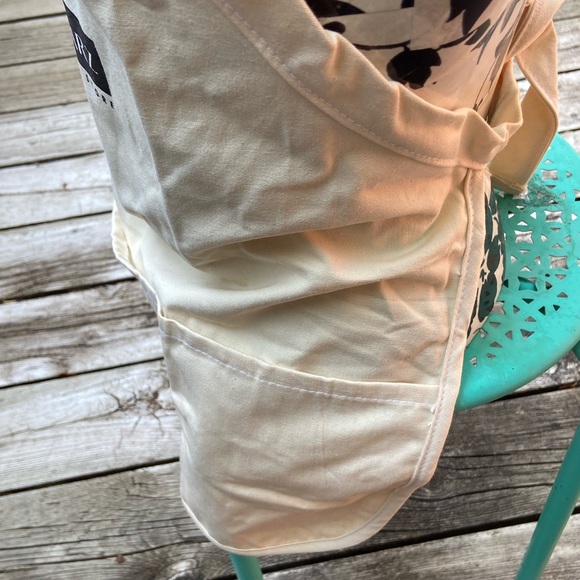 FAO Schwarz Child Size Apron - Picture 6 of 12